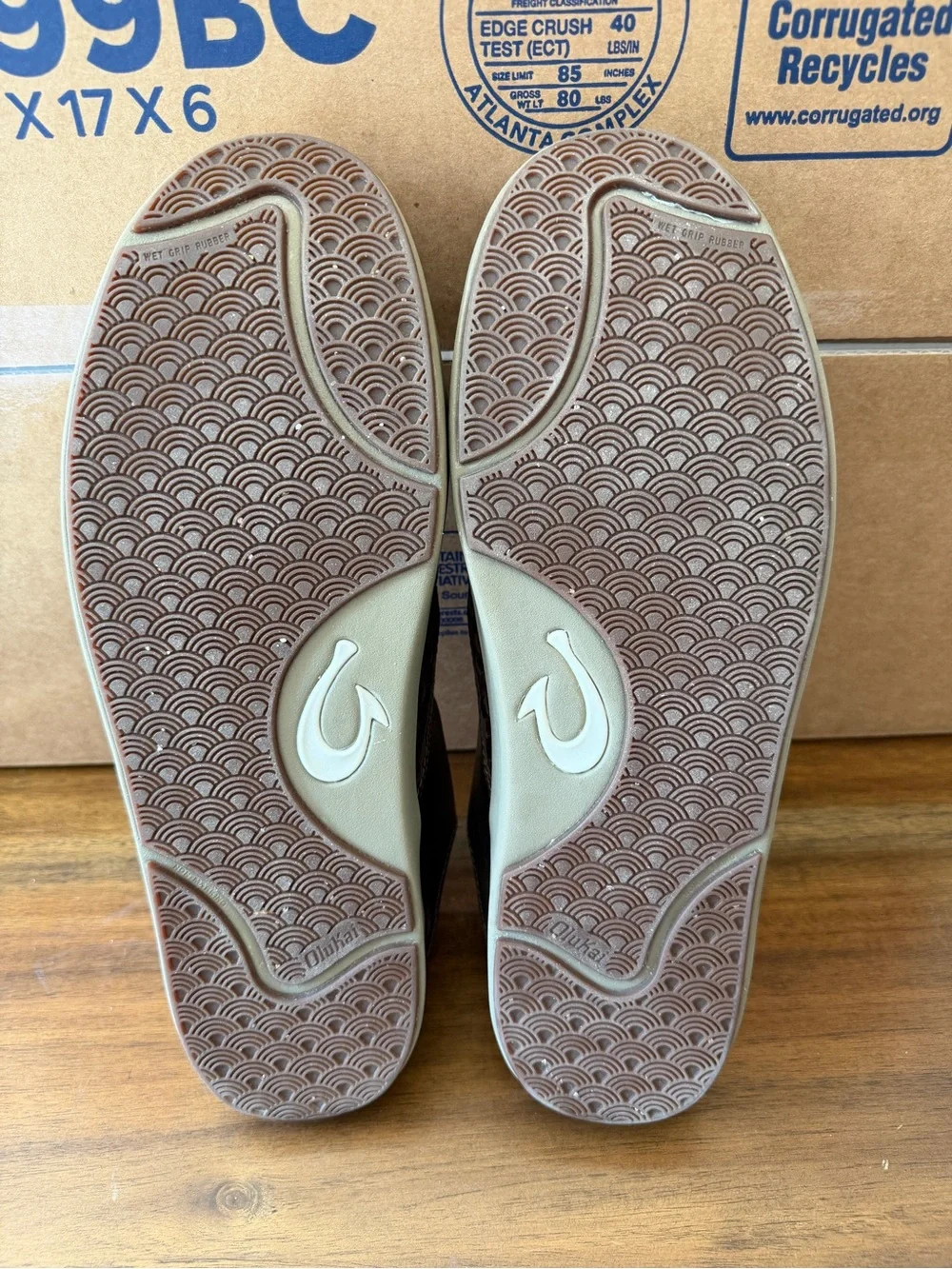 OluKai Lae'ahi Lauhala Dark Java Woven Slip-On Loafers with Tan Accents